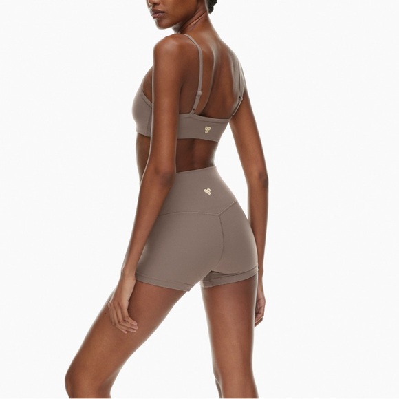 ARITZIA- Butter Cheeky Hi-Rise 3 inch Shorts - Picture 2 of 7